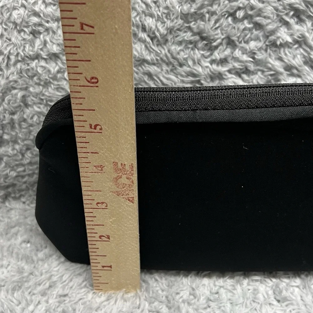 Skims Neoprene Pouch Bag Black Water Resistant Make‎ Up Toiletry Travel Clutch